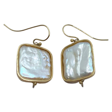 Load image into Gallery viewer, Geometric Coin Pearl & Gold Earrings